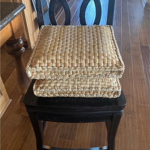 Japanese Style Handcrafted Eco-Friendly basket weave straw cushion (1 out of 2)